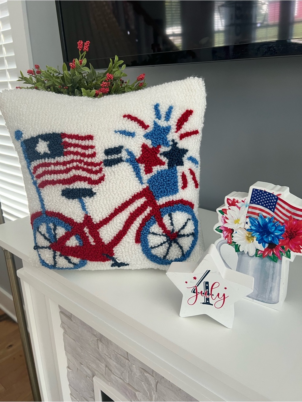 Patriotic hooked pillow and 2 decorative items grouping